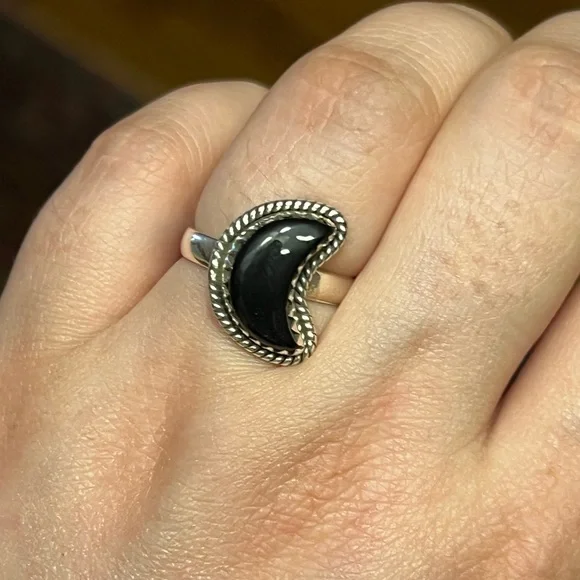 Onyx crescent moon sterling silver ring size 7.5 - Picture 5 of 5
